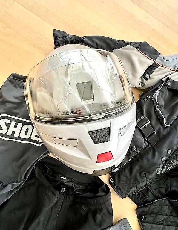 Helme & Visiere: Komplettes Motorrad-Set IXS + Shoei  – Gebraucht aus Rorschacherberg von PWMU 1