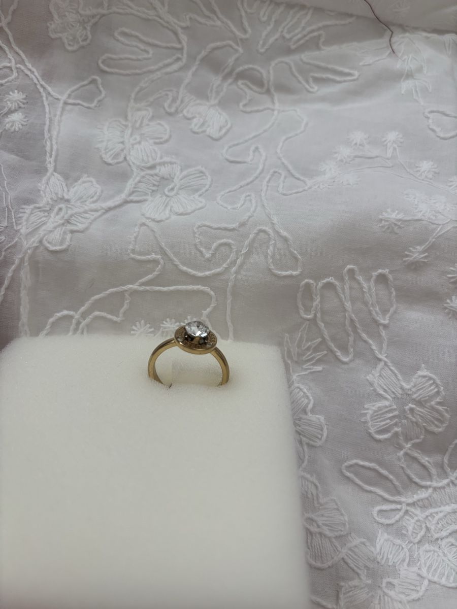 Guess Anelli: Ring GUESS Vergoldet mit Stein Grösse 56 – Usato da Tann venduto da Dina.q 1