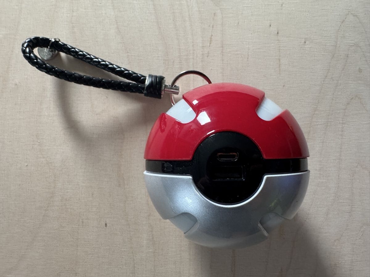 Console: Pokemonball - Powerbank – Usato da Siebnen venduto da MikeK94 1