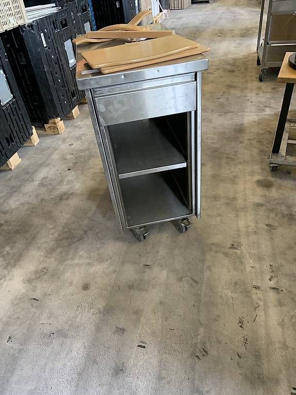 Allestimento di negozi e stand fieristici: Diverse Untermöbel Chromstahl Gastro  – Usato da Burgdorf venduto da dkwhummel 1