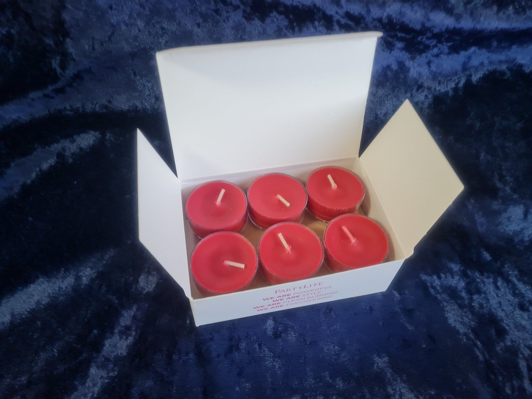 Partylite Bougies: PartyLite - 12 Teelichter Cranberry Patchouli Bark – Neuf avec emballage d'origine à Othmarsingen par Kleibai