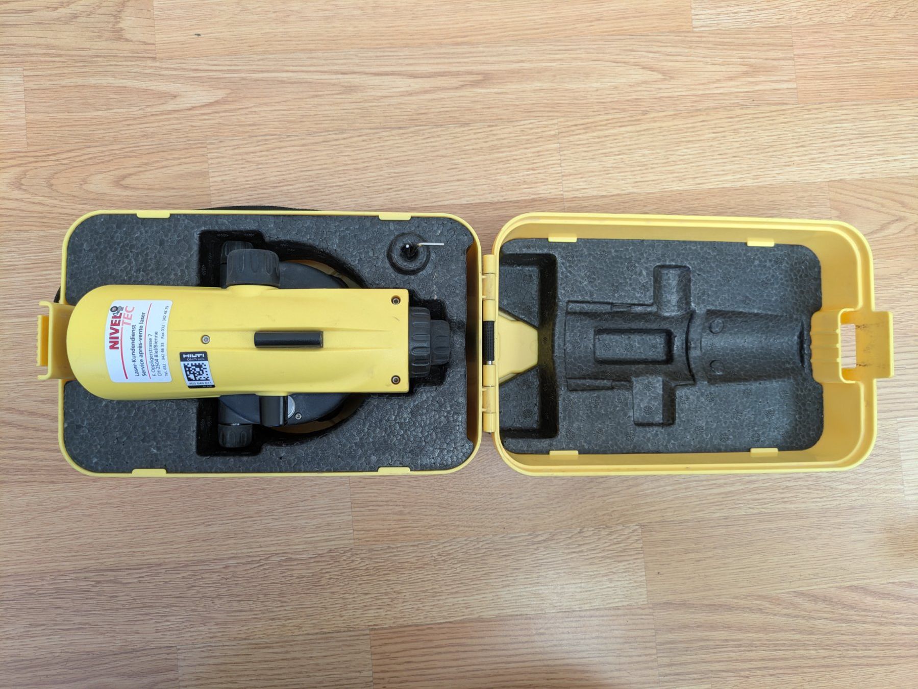 Leica Misurare: Nivelliergerät LEICA NA524 – Usato da Flamatt venduto da WeibelAG 2