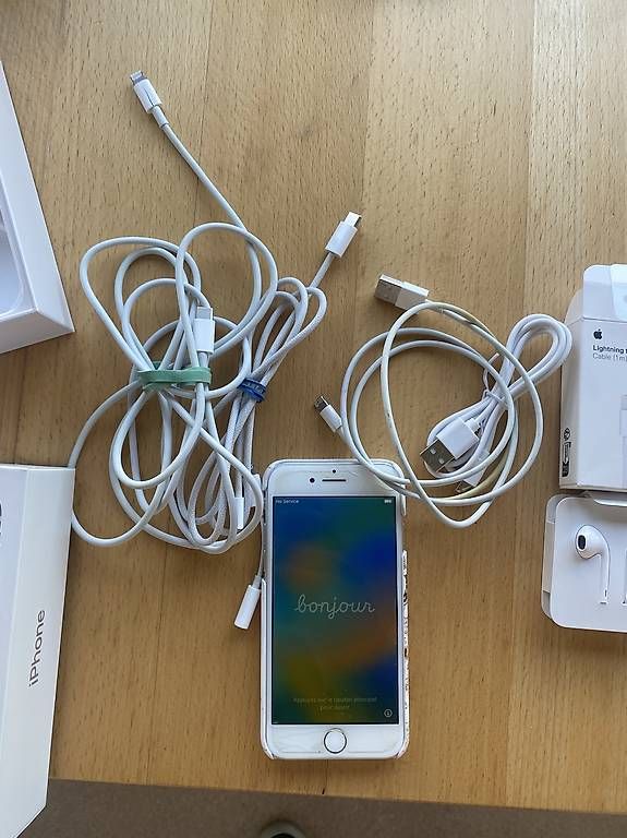Telefoni cellulari / Smartphones: iPhone 8, top Zustand Batterie 89% – Usato da Zürich venduto da ER- 3
