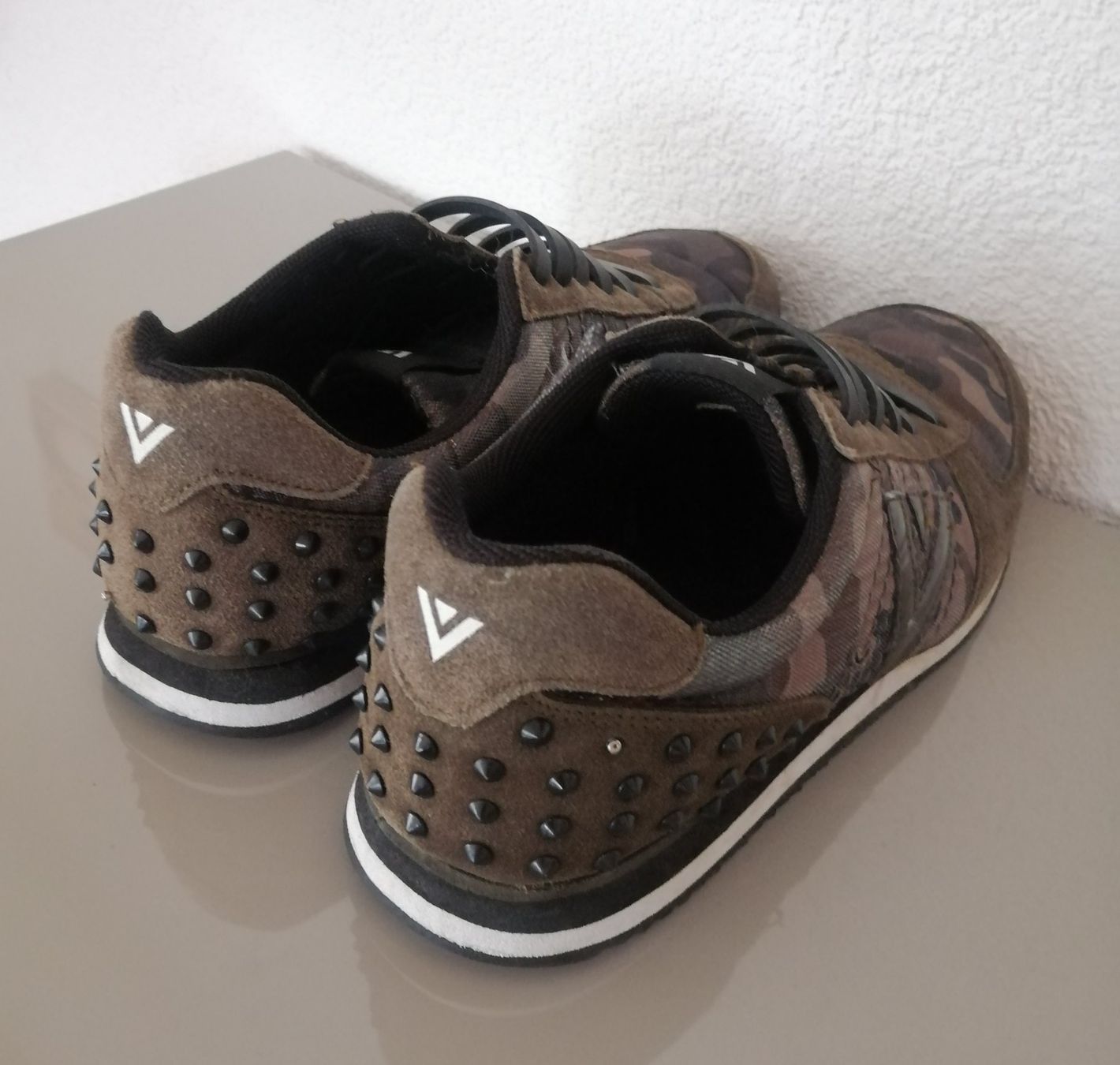 Herrenschuhe: Sneakers camouflage mit Nieten Gr. 39 – Gebraucht aus Mosnang von creativist 8
