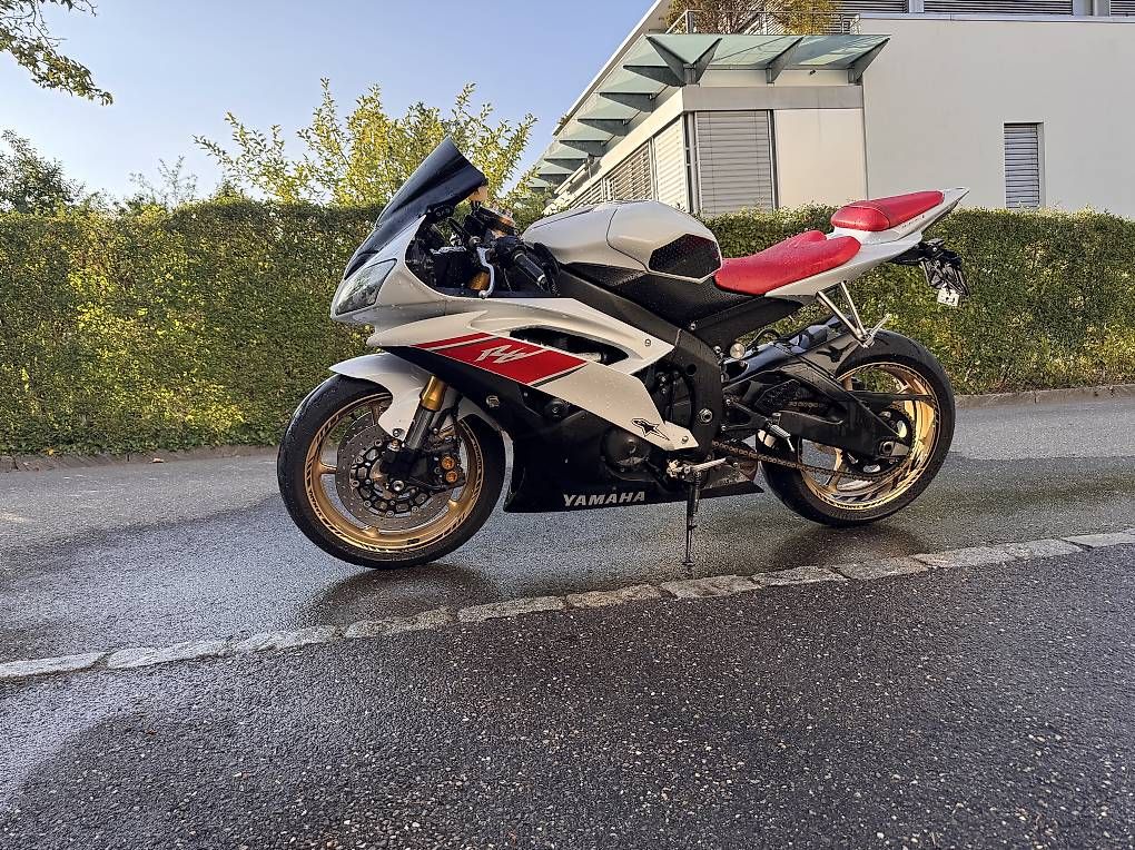 Strada: Yamaha R6 RJ15 – Usato da Spiegel b. Bern venduto da maxB56