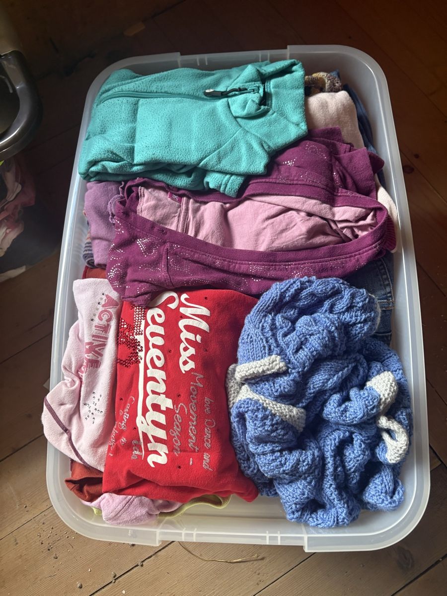 Lotti & Set di vestiti: Mädchenkleiderset Gr 116 mit Box – Usato da Pany venduto da Augustiner1328
