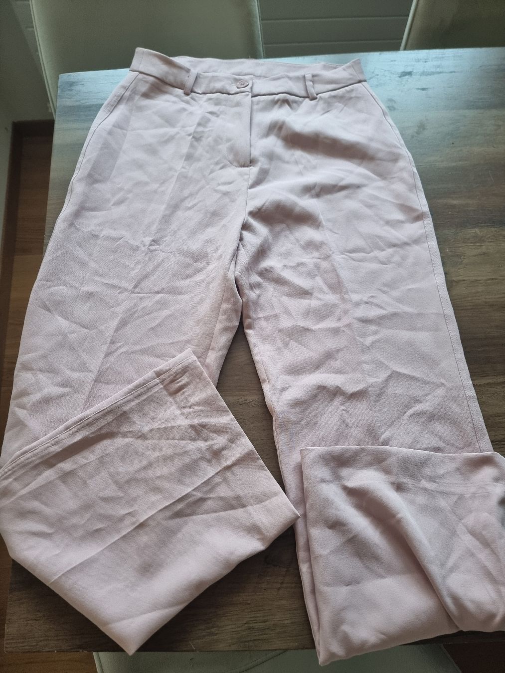 Pantaloni: Trendige, rosafarbene Stoffhose – Nuovo (secondo la descrizione) da Altstätten SG venduto da melii._.98