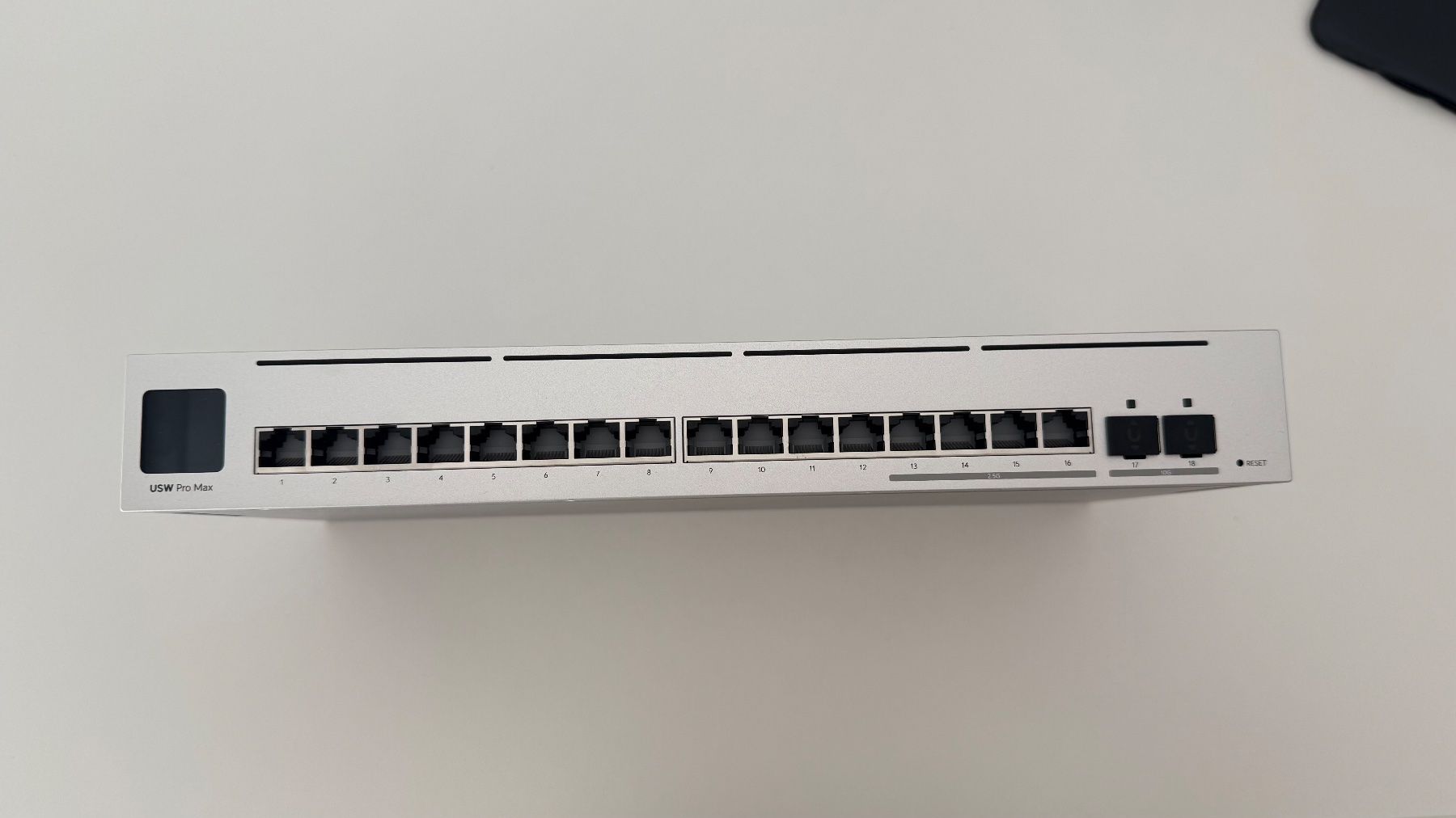 Ubiquiti Hubs & Switches: Ubiquiti Pro Max 16 Managed Switch – Neuf (Voir description) à Urtenen-Schönbühl par erismanno