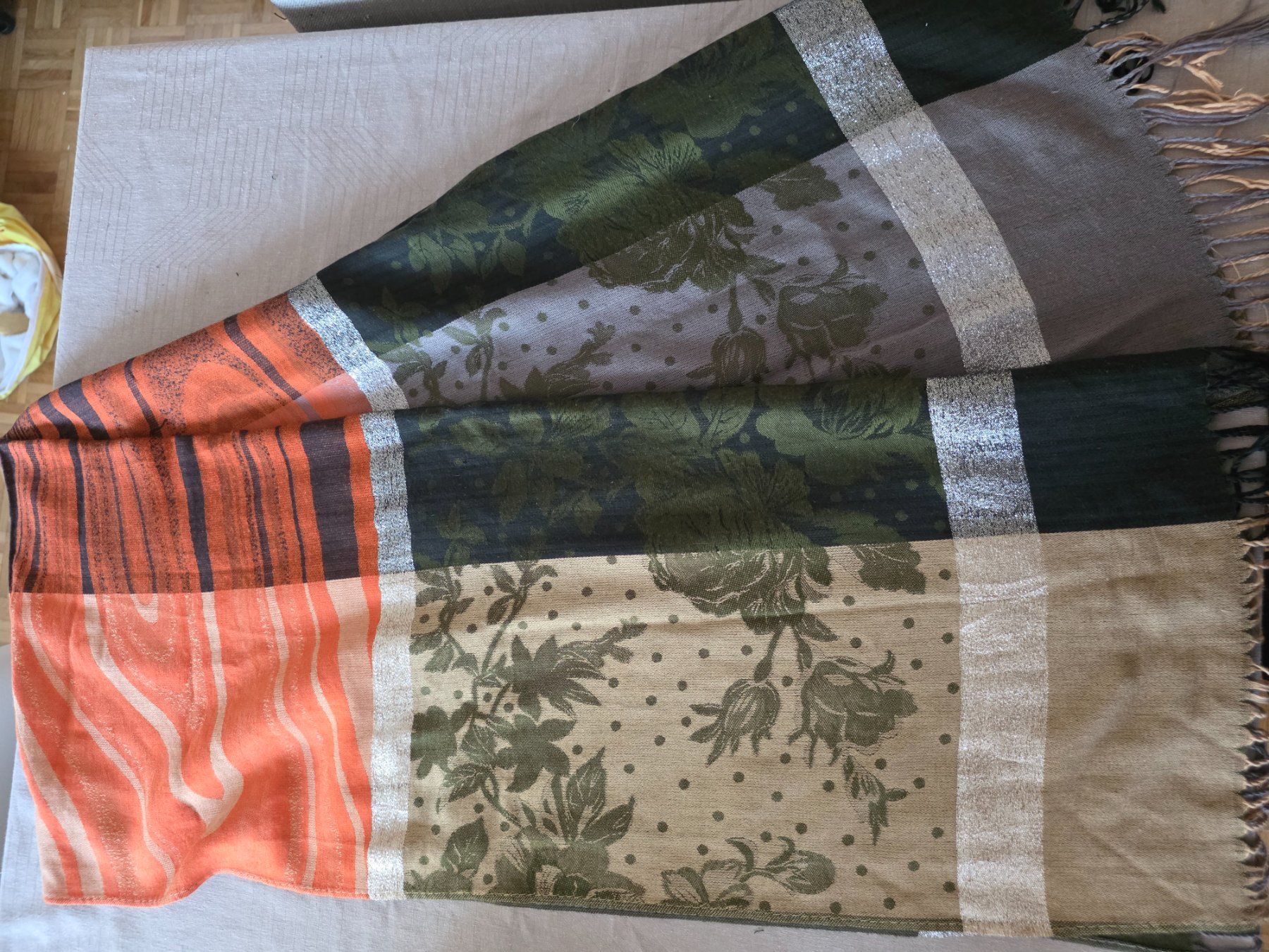 Foulard & Sciarpe: Farbenfroher Loop Schal/Tuch mit Fransen, Herbst/Winter – Nuovo (secondo la descrizione) da Zollikofen venduto da Tamyru77 3
