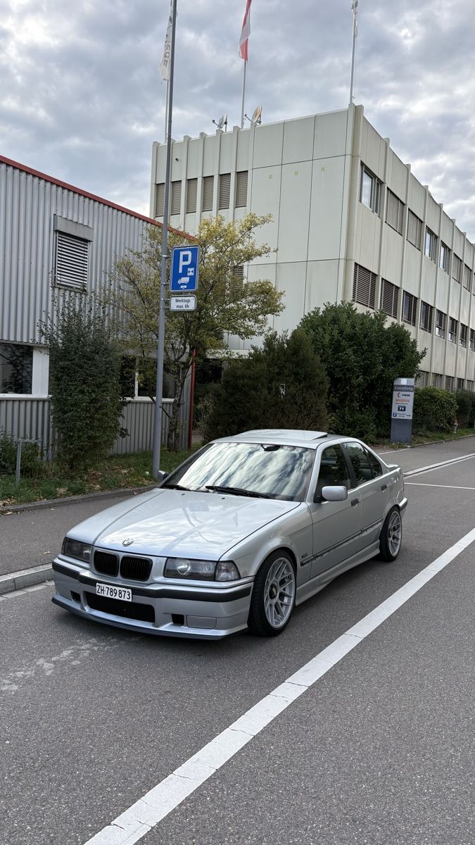BMW Automobili: Bmw e36 320i Limousine – Usato da Bülach venduto da gab_gdm6 2