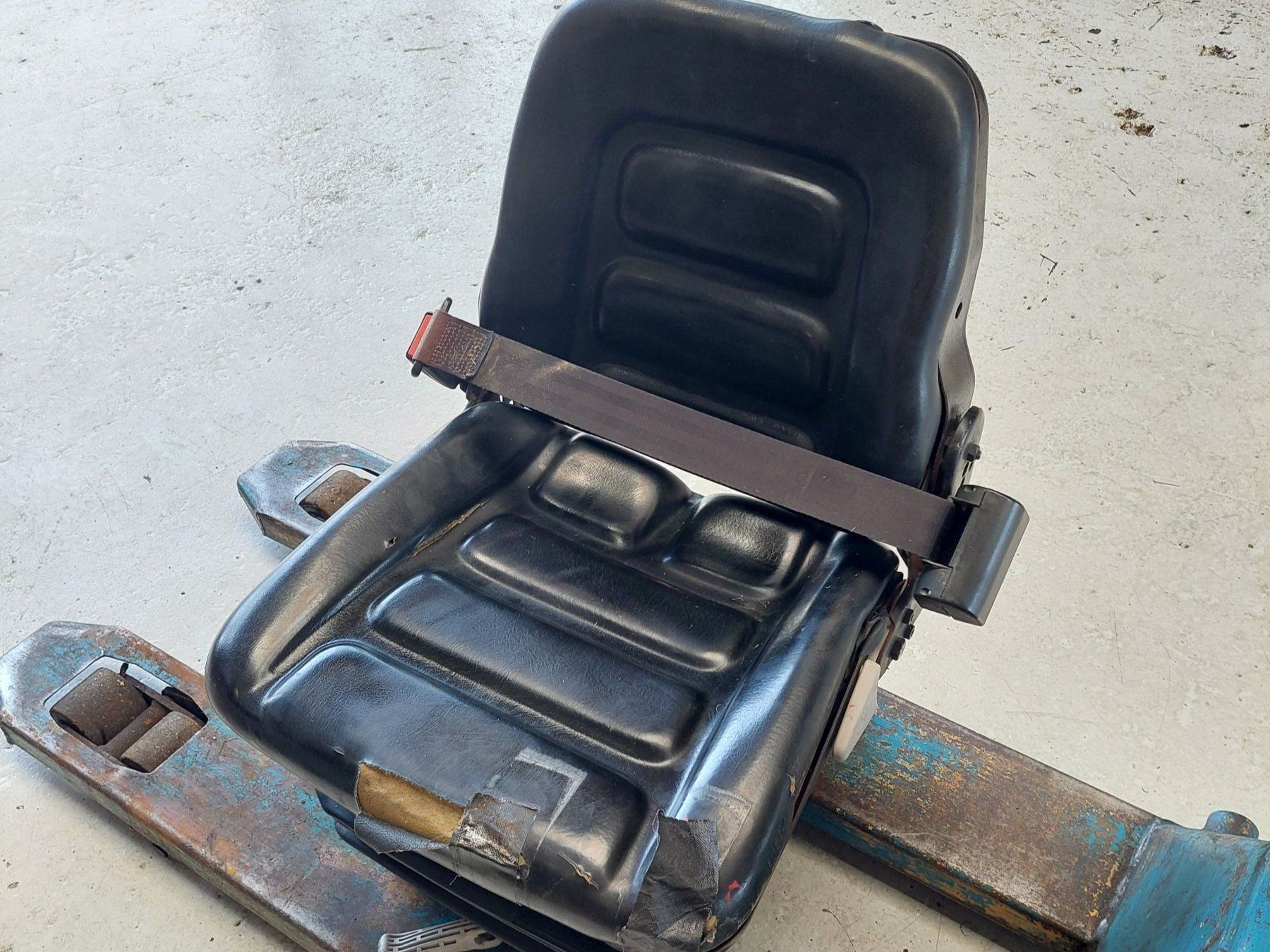 Traktoren: GRAMMER Traktorensitz DS85H mechanisch – Defekt aus Thalheim AG von Wernli5112 1