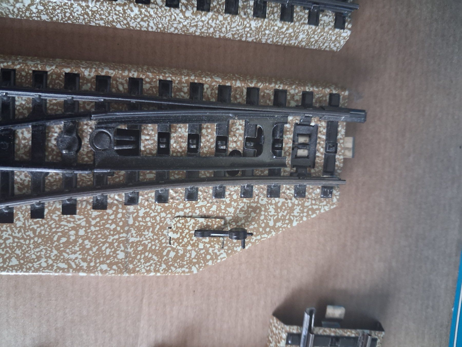 Märklin Modellini di ferrovie: Märklin M Gleise + Weichen L&R. Gem. Bildern – Usato da Hagendorn venduto da siwasi3 5