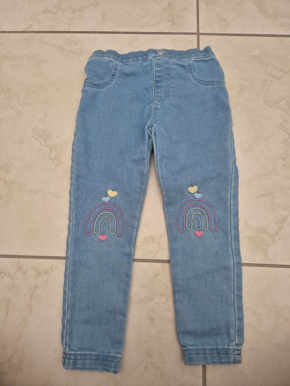 Pantaloni: Mädchen Jeans hellblau Regenbogen Gr.98/104 – Usato da Pfäffikon SZ venduto da Ka6ka
