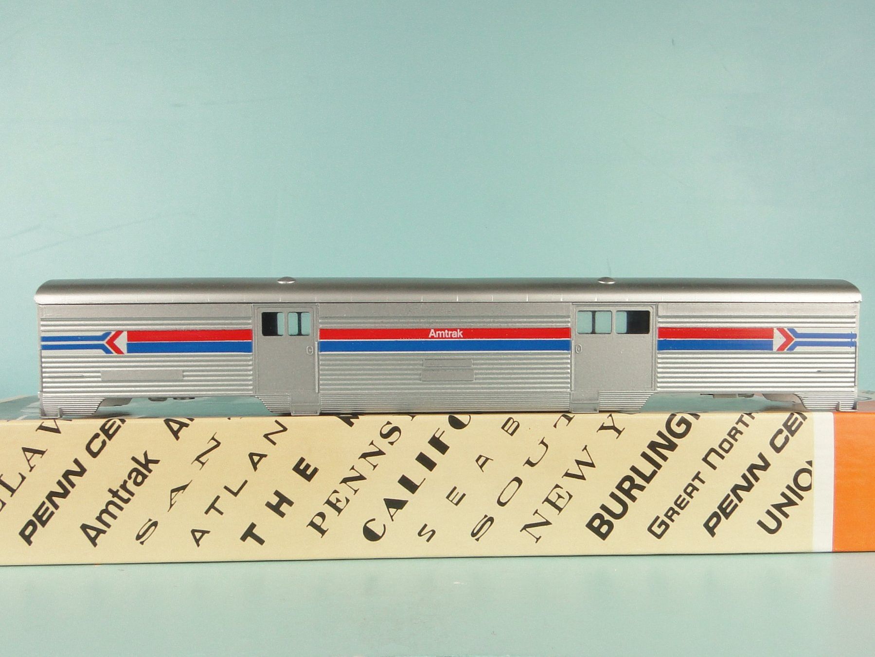 Modellini di ferrovie: Con Cor 750E H0 Baggage Superliner Amtrak, Bausatz – Usato da Bülach venduto da cann11 4