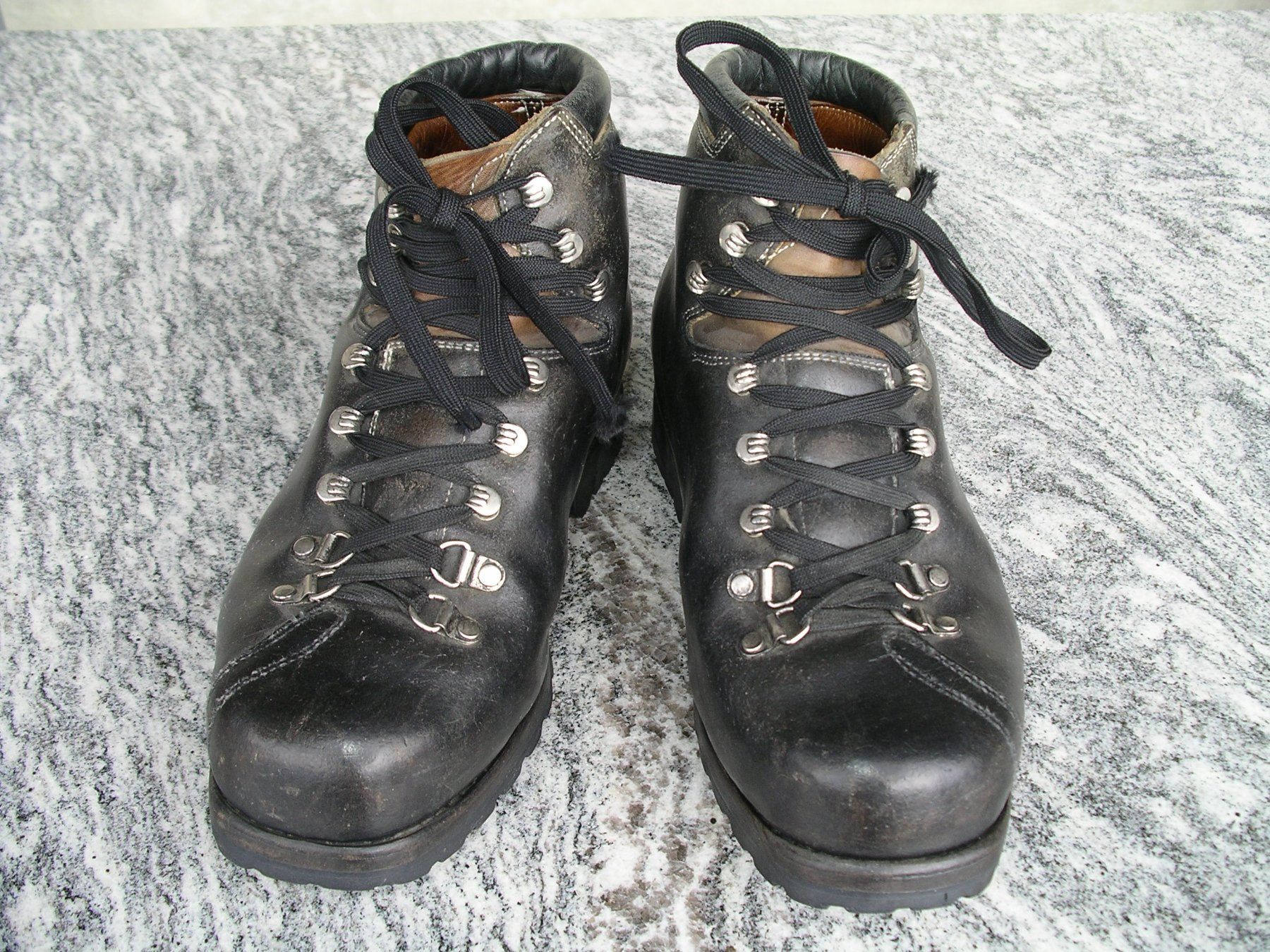 Bally Scarpe da uomo: Militär-Gebirgswanderschuh Bally Leder – Usato da Oberuzwil venduto da annina910