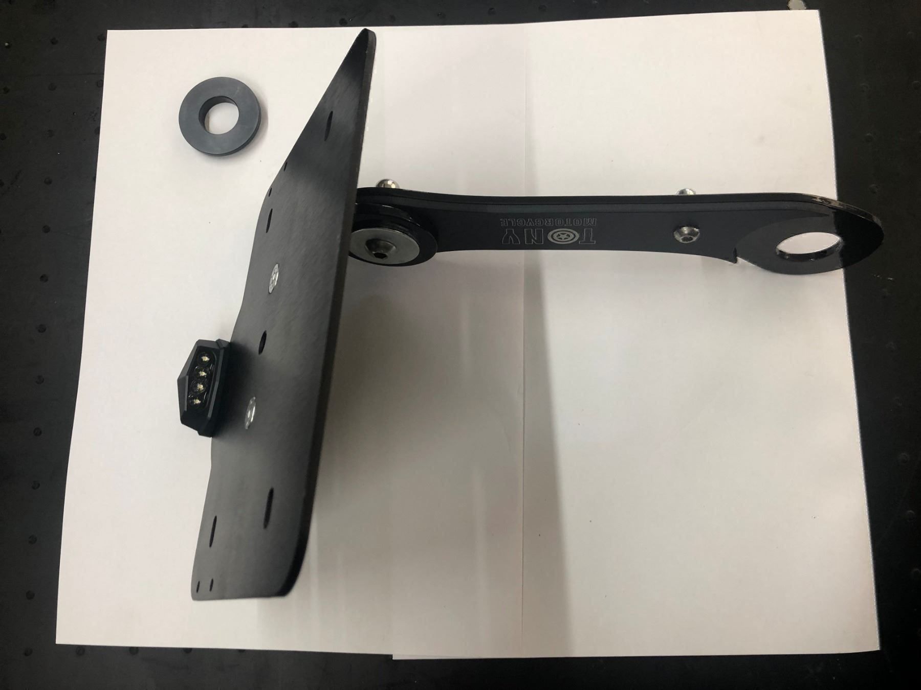 Insegne: Harley Nummernhalter, Kontrollschilder – Nuovo e nell'imballaggio originale da Vacallo venduto da mvtony 2