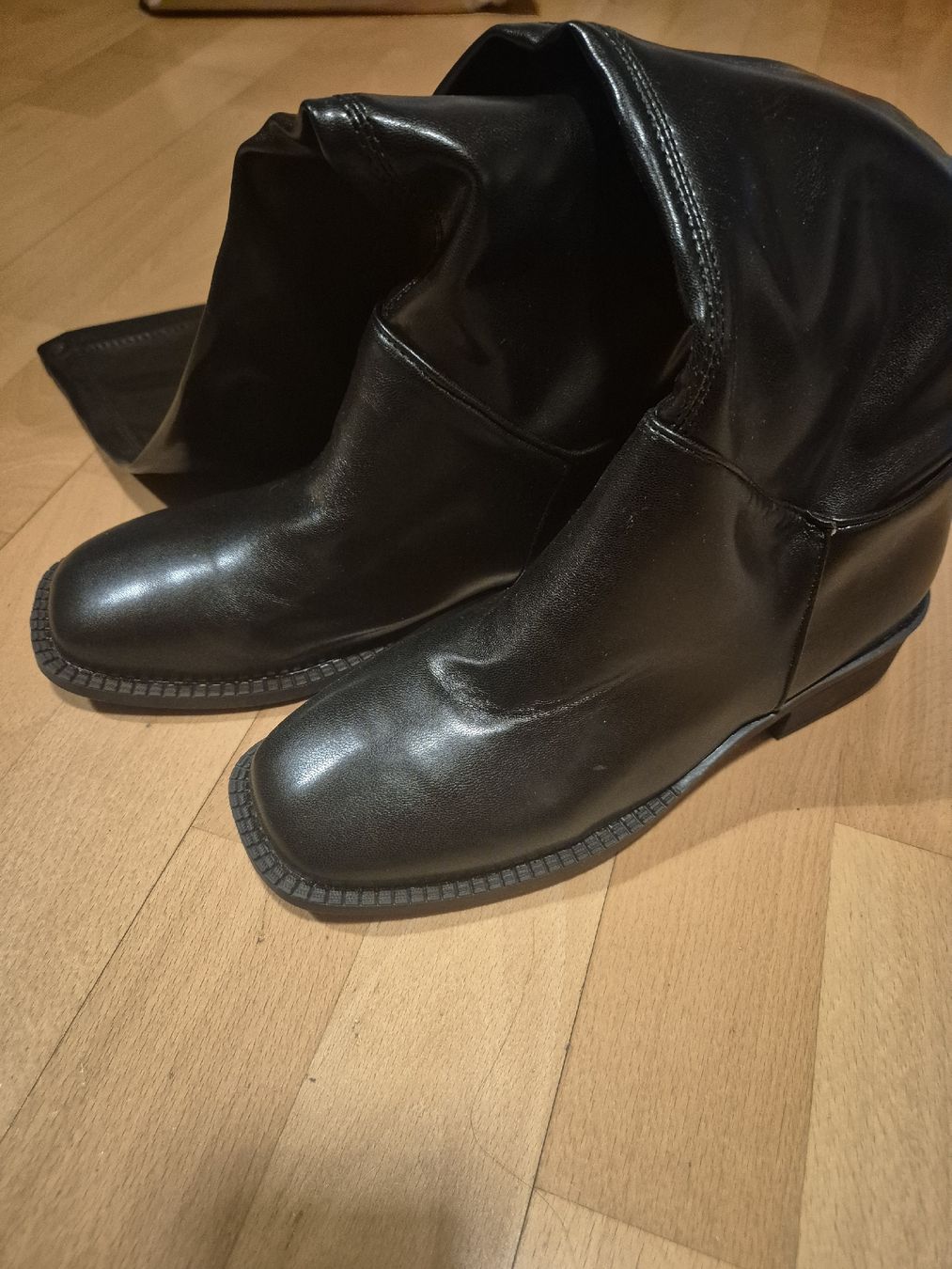 Damenschuhe: Schöne lange schwarze Stiefel – Neu und originalverpackt aus Zürich von tiz_kq79