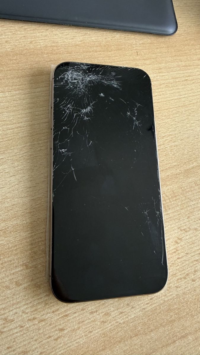 Apple Telefoni cellulari / Smartphones: Iphone 16 Pro Max 265GB – Difettoso da Bassersdorf venduto da lasvings01