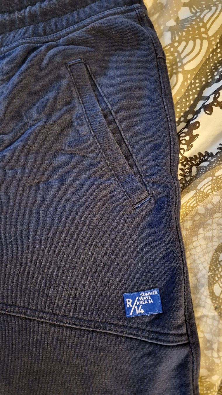 C&A Hosen: Dunkelblaue Sweat-Shorts – Gebraucht aus Oberengstringen von Asteroid56 2