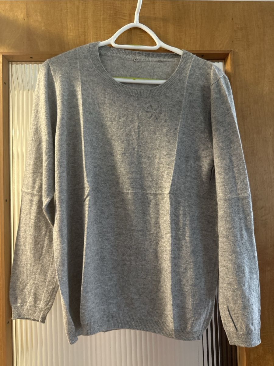 Maglioni & Felpe: Grauer Strickpullover mit Schneeflockenmuster, Grösse 42/44 – Usato da Reinach BL venduto da wen_7bl7