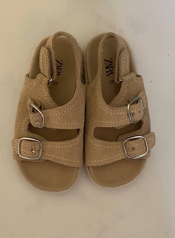 Scarpe per ragazzi: Zara Sandale Gr. 25 écru neuwertig – Usato da Hochdorf venduto da Leccesina