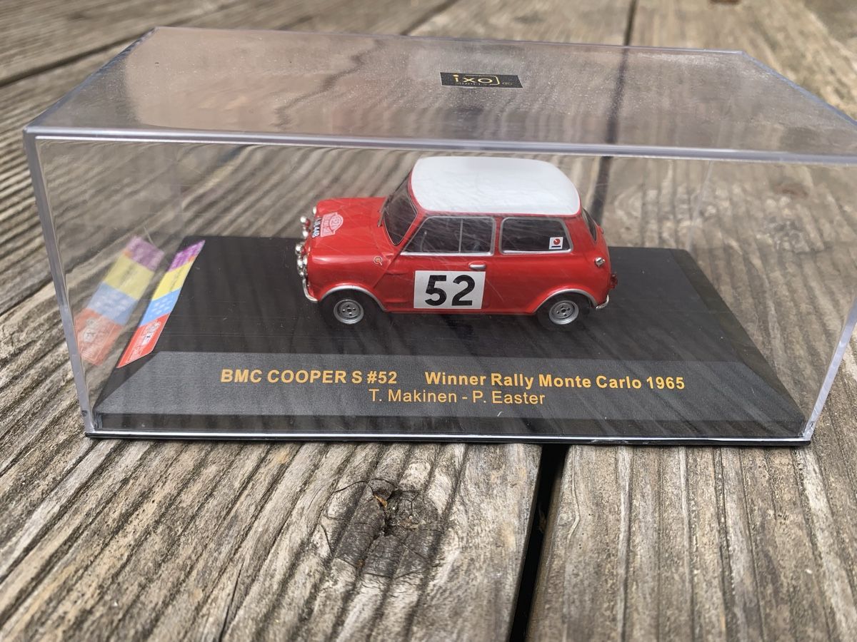 Cooper Modellini d'auto: Mini Cooper S #52 Monte Carlo Rally 1965 - Model Car – Nuovo e nell'imballaggio originale da Nods venduto da Lupo5