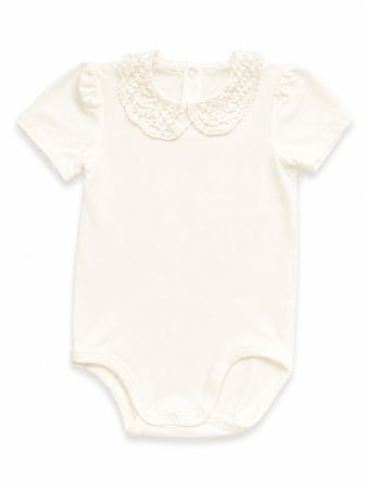Kurzer Body mit Spitzenkragen 86