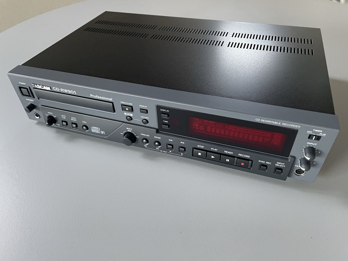 Tascam Sistemi audio & multimediali: TASCAM CD-RW901, CD-Player /-Recorder – Usato da Zürich venduto da haeschesnonid
