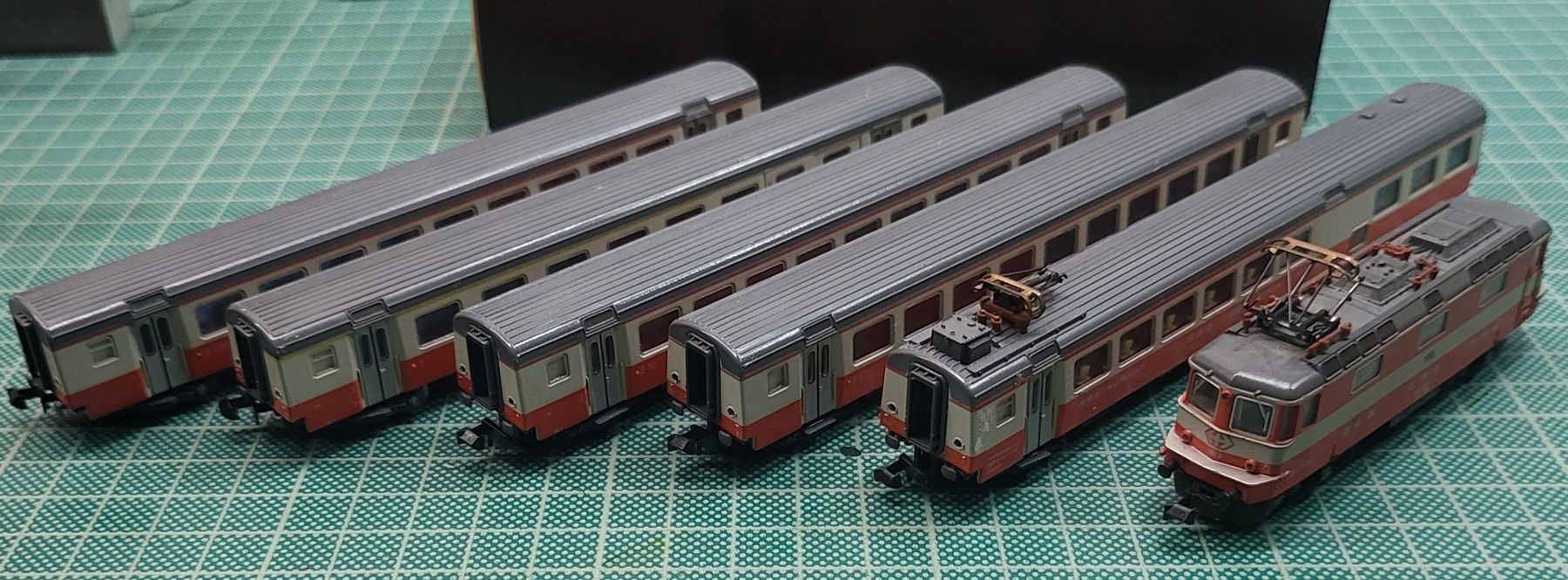Trix Modellini di ferrovie: Minitrix 1052  Swiss Express Re 4/4 – Nuovo (secondo la descrizione) da Malters venduto da minitrix79