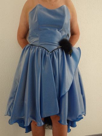 Hellblaues Cocktailkleid