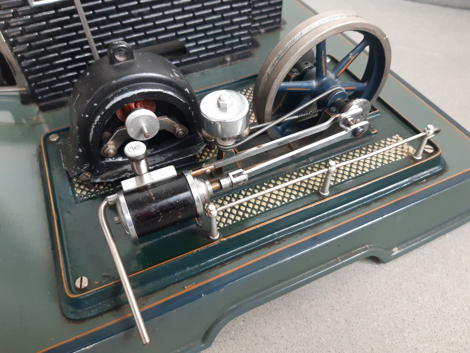 Spielzeuge: Dampfmaschine Märklin – Defekt aus Appenzell Meister. von Lignum 5