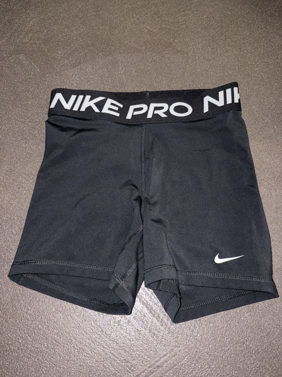Nike Leggings: long nike pro shorts – Usato da Baar venduto da ams_9dlw