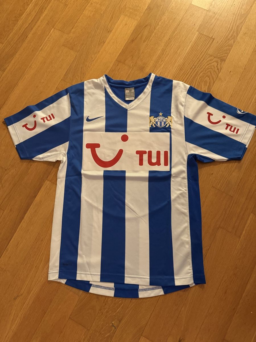 Nike Maillots de corps & Pantalons: FCZ Trikot Grösse S – D'occasion à Fehraltorf par Bowling_54