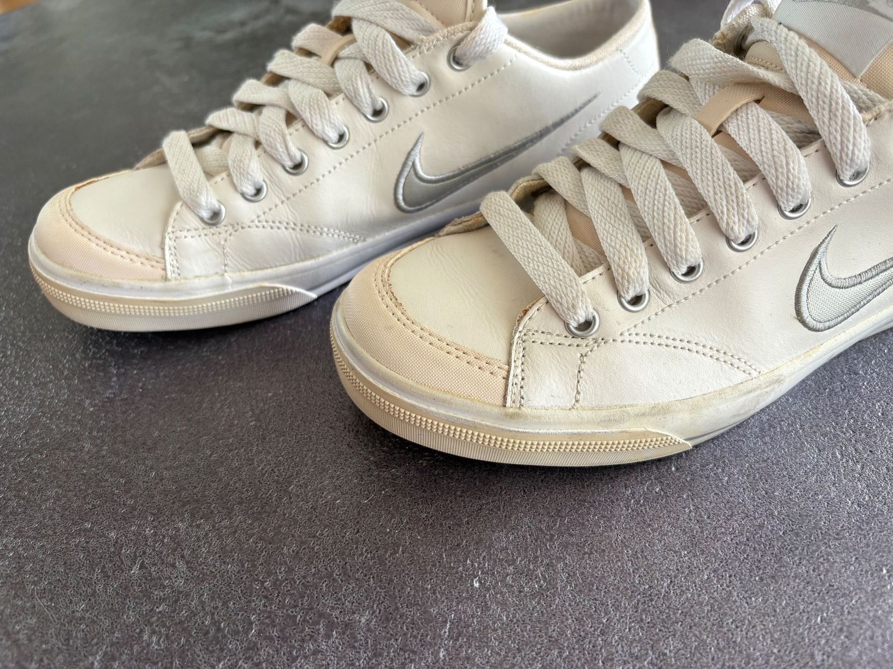 Nike Scarpe da donna: Damen Sneaker Nike weiss Grösse 37 – Usato da Flawil venduto da HeisseReifen 3