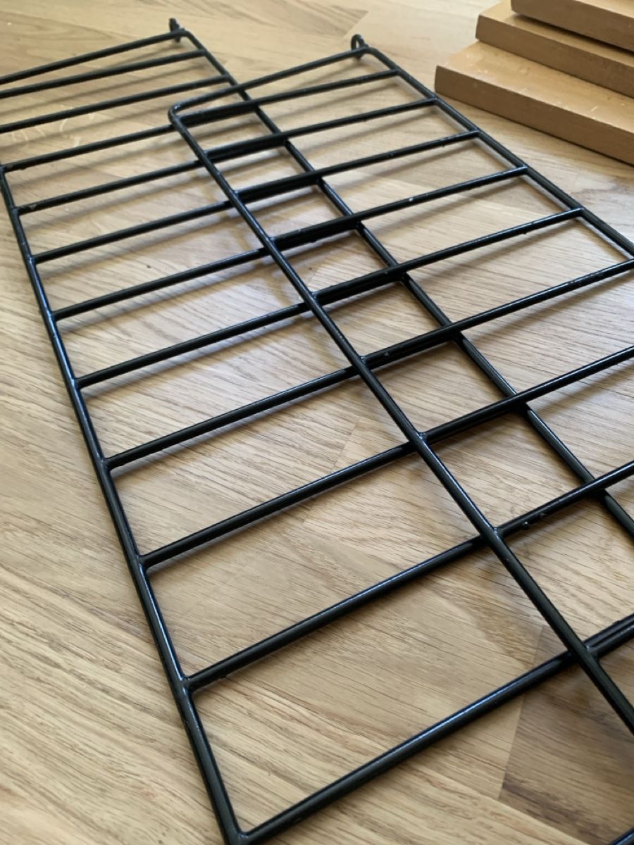 Regale: String Wandregal Gitter mit Eichenplatten Design Vintage – Gebraucht aus Dübendorf von feliiiixx 2
