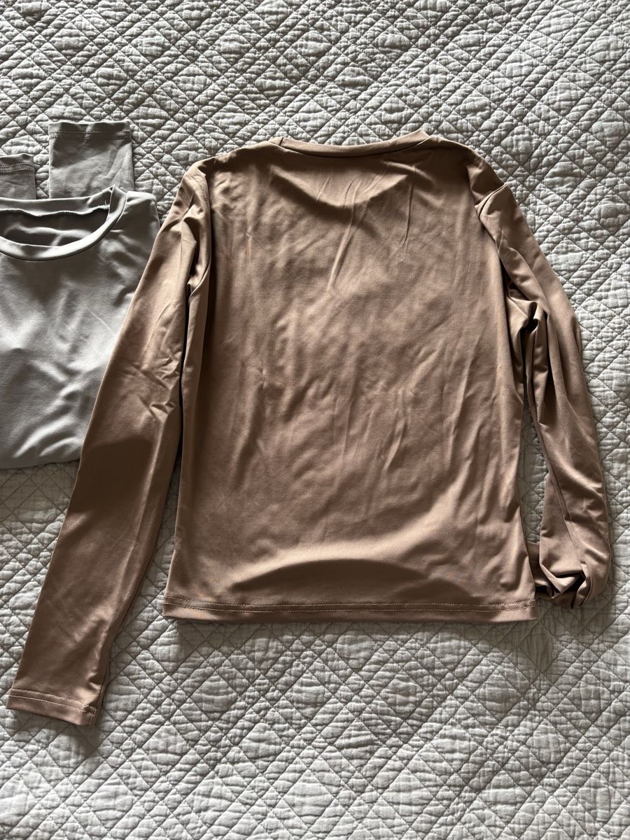 Top: Lot de 2 tops - taille M – Usato da Lausanne venduto da shabnam.t 3