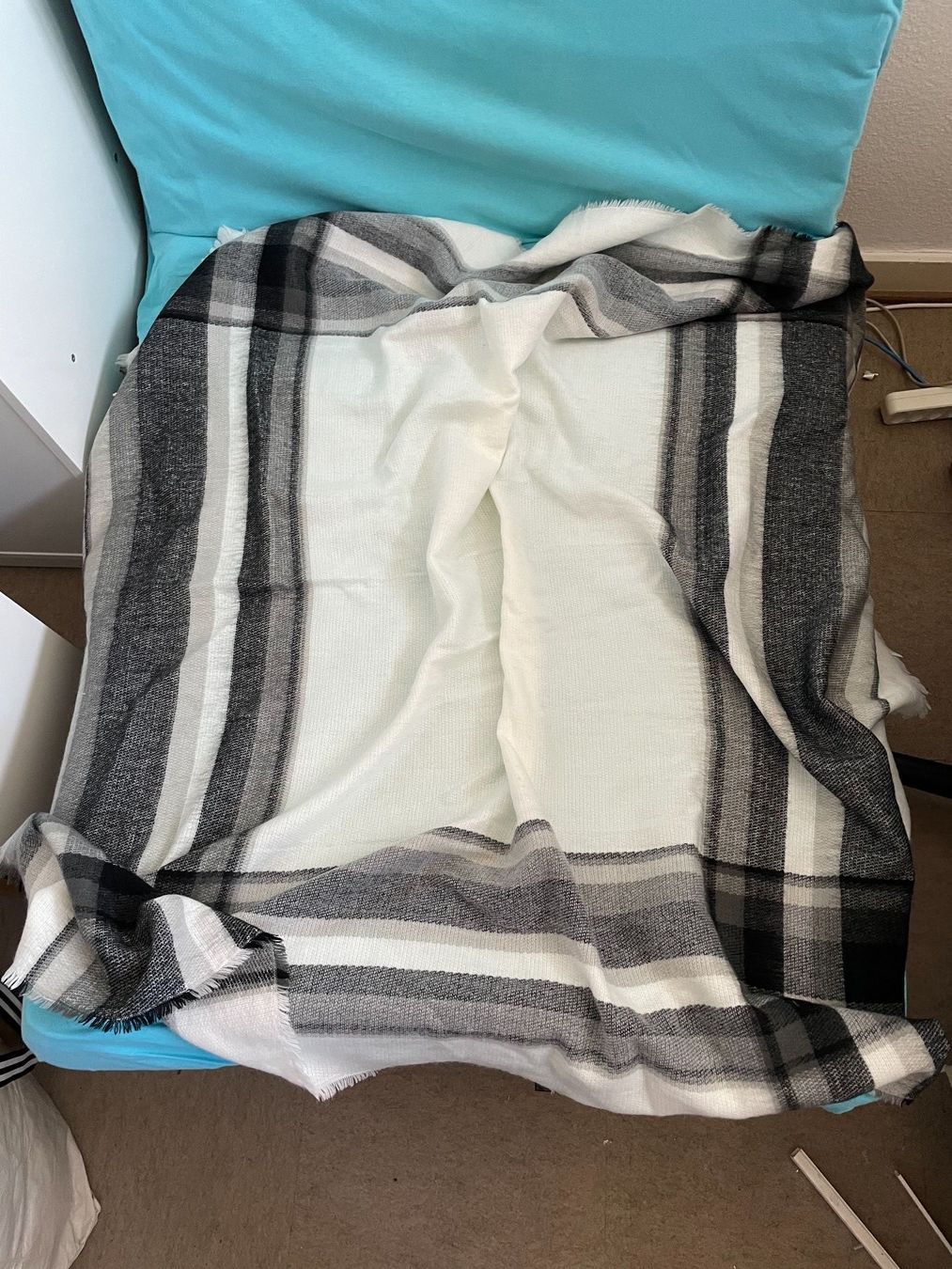 Zara Foulard & Sciarpe: Schal Zara – Usato da Basel venduto da Robyn20 8