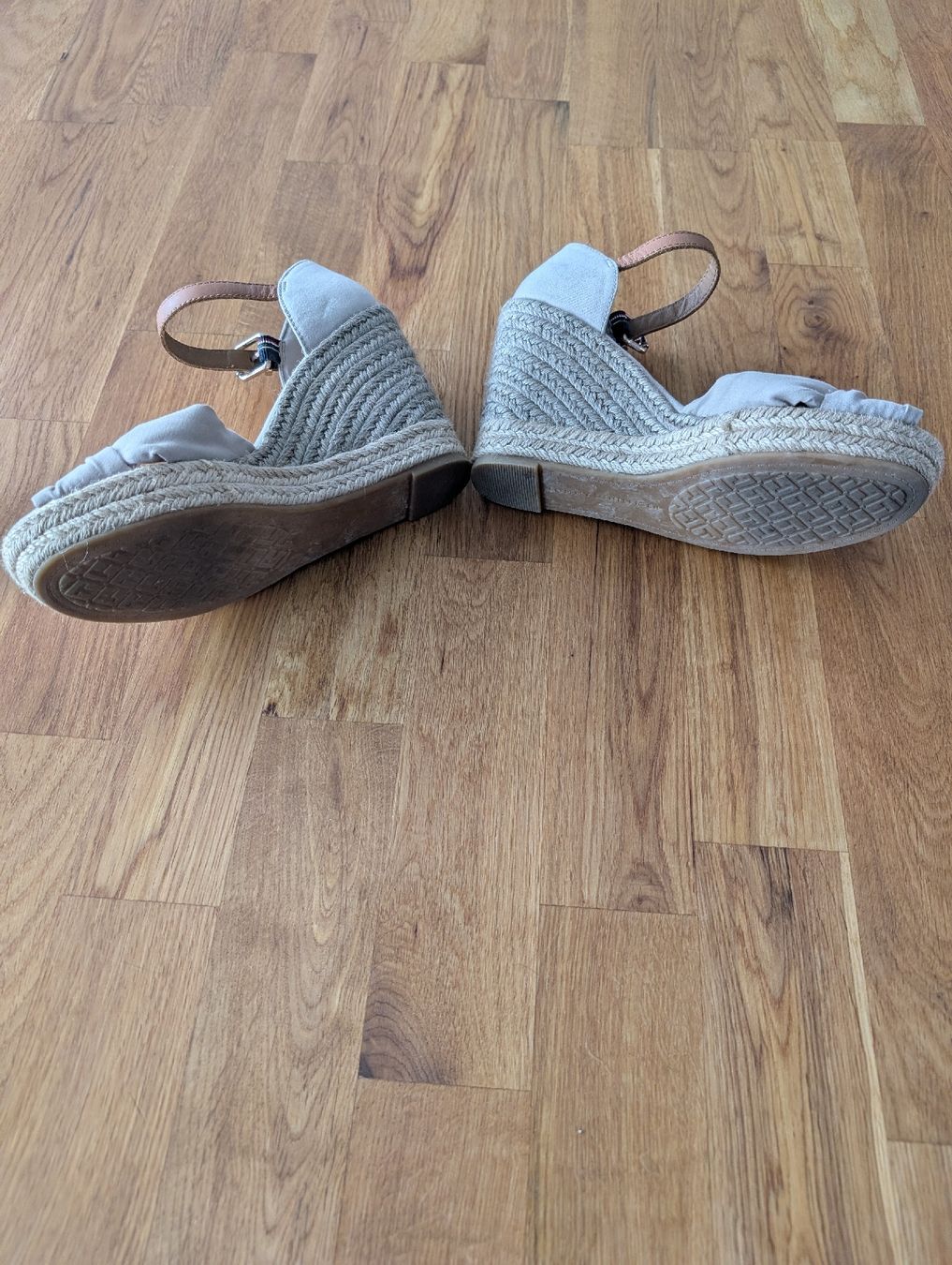 Tommy Hilfiger Damenschuhe: Schuhe Tommy Hilfiger Gr.38 – Gebraucht aus Lommiswil von laroliv 2