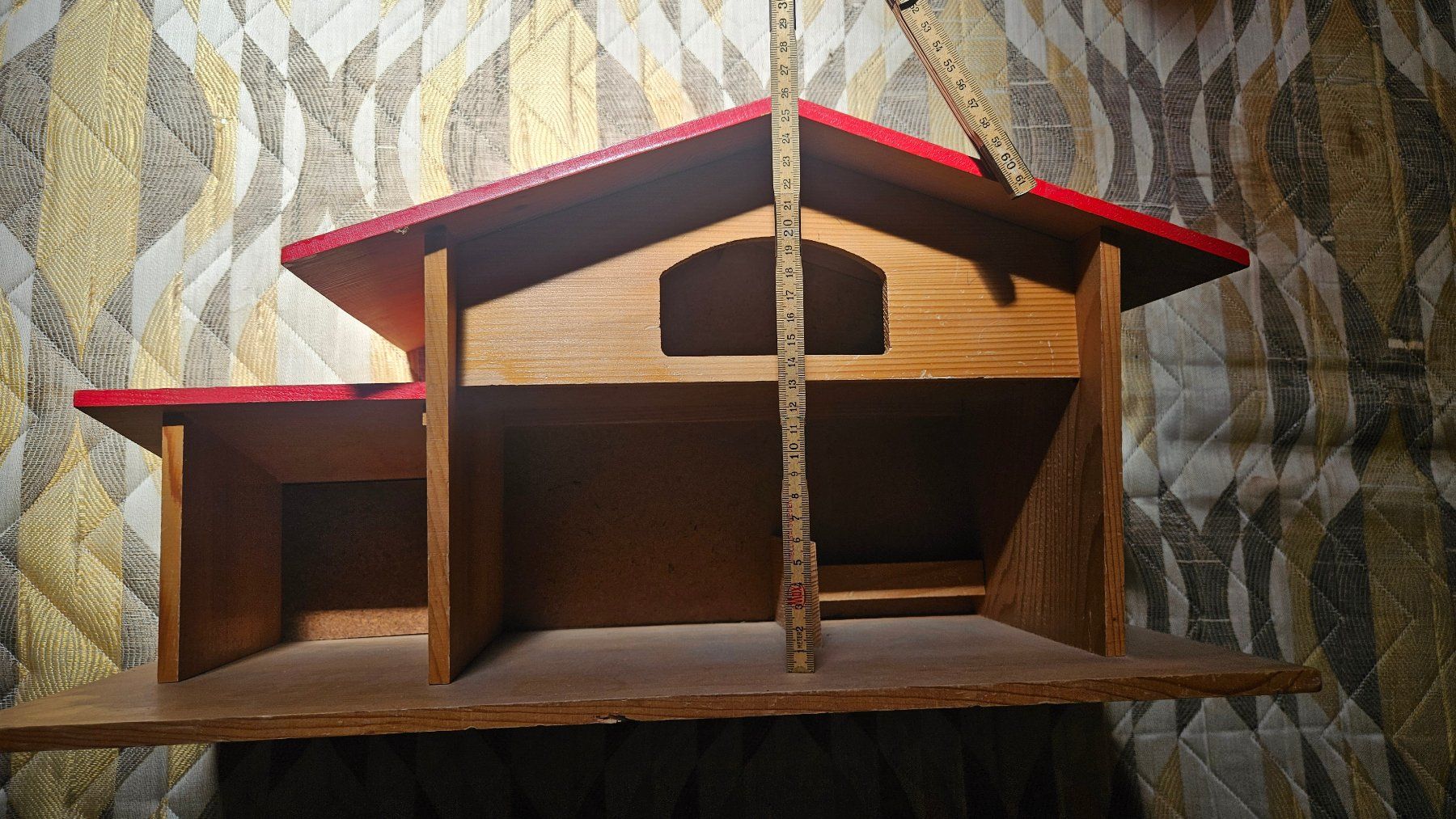 Spielzeuge: Spielzeugstall Holz rotes Dach – Gebraucht aus Suhr von Jensdetlef 2