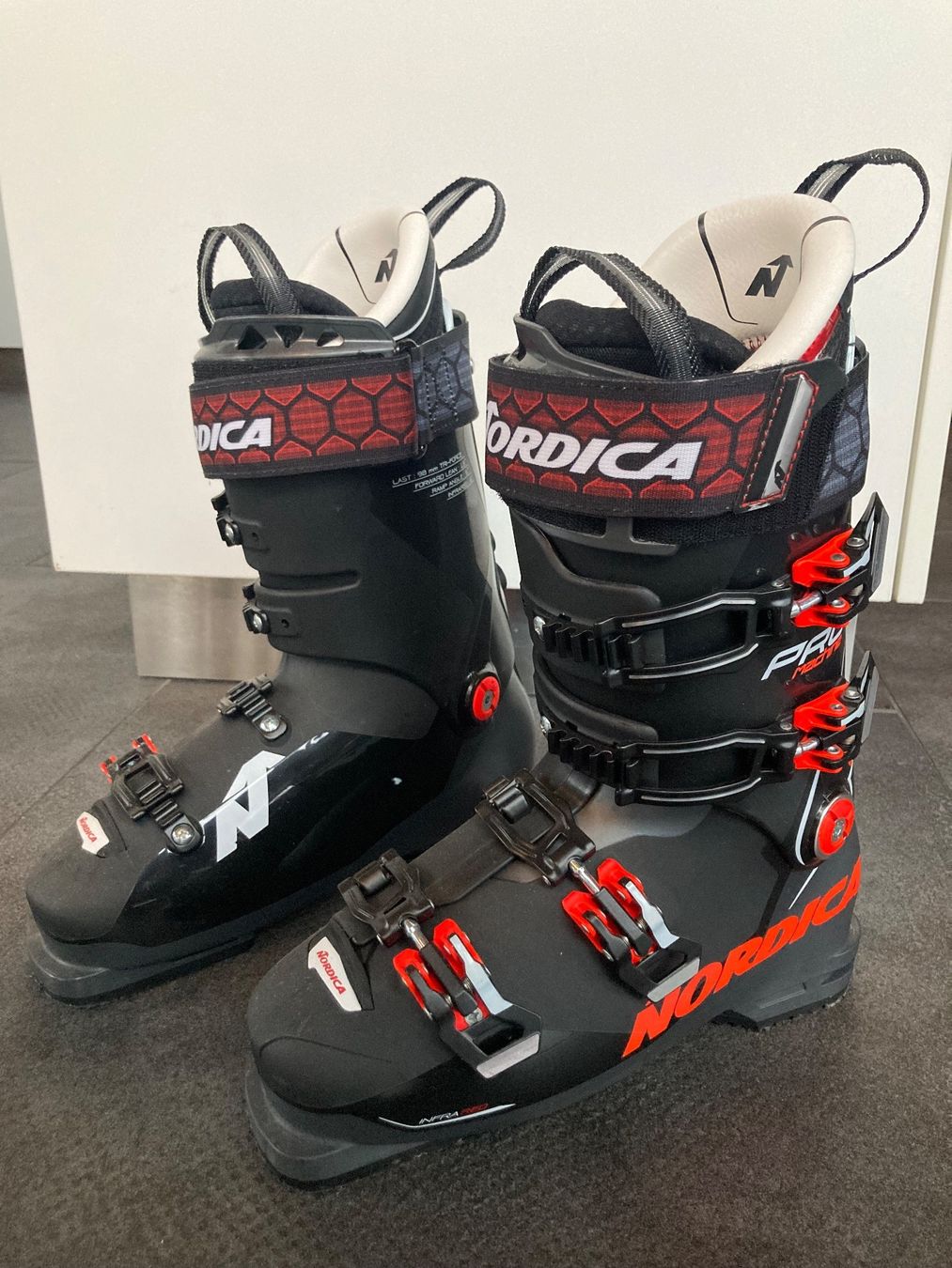 Nordica Herrenschuhe: Skischuh, Nordica Pro Machine, 26-26.5 – Gebraucht aus Deitingen von