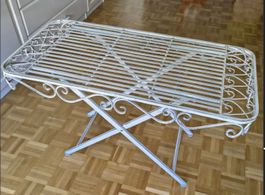 Stilvolle Gartenbeistelltisch im zeitlosen Retrodesign