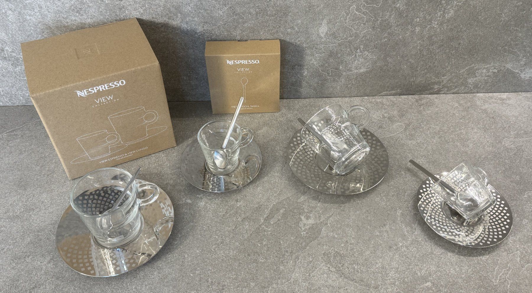 Set di piatti: NESPRESSO VIEW Espresso & Lungo mit Löffeli dazu ... – Nuovo e nell'imballaggio originale da Klosters venduto da ClodiKL 2