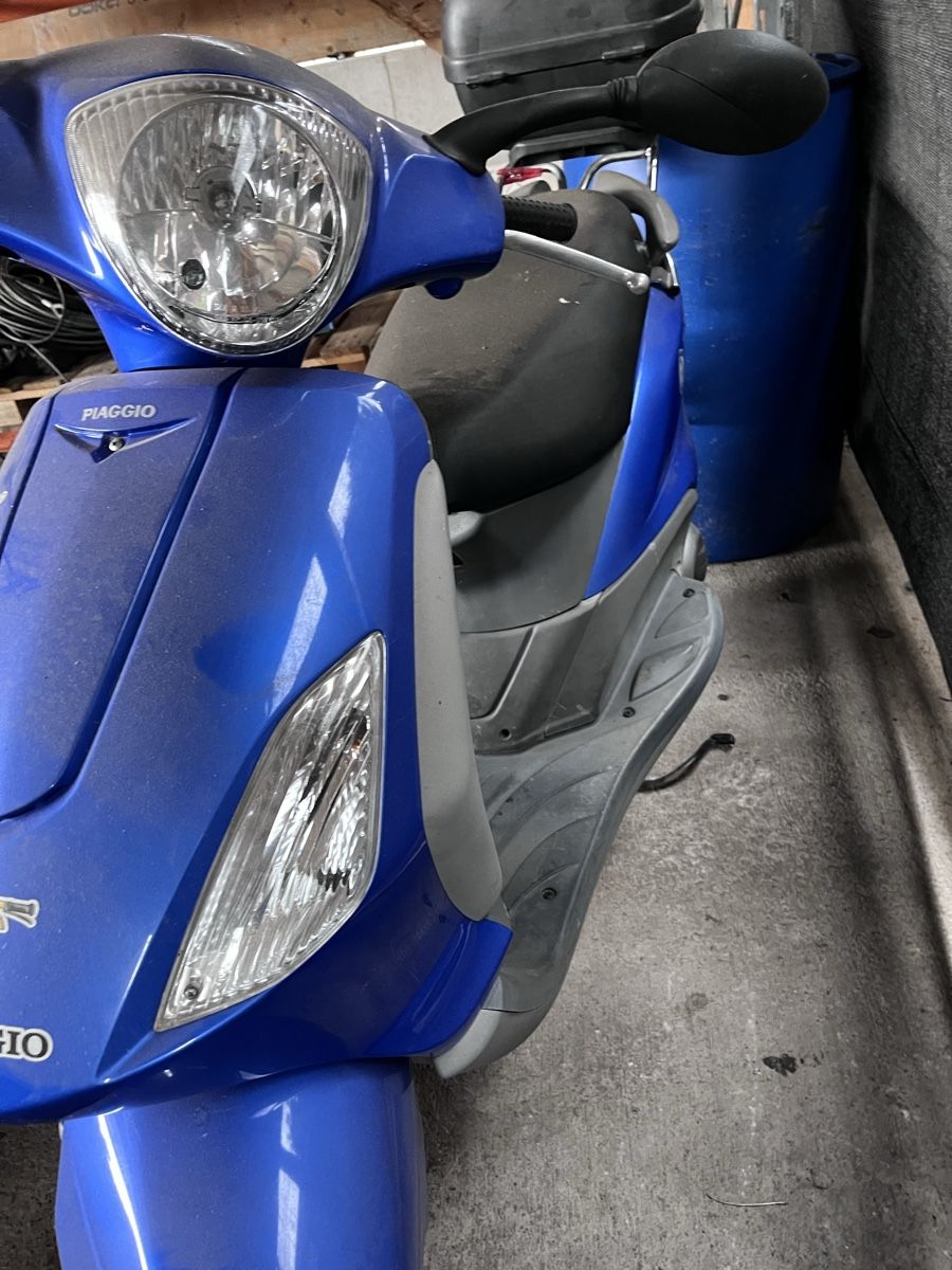 Strada: Piaggio Fly 125 Roller, Topcase, – Usato da Fahrwangen venduto da motorfreund 3