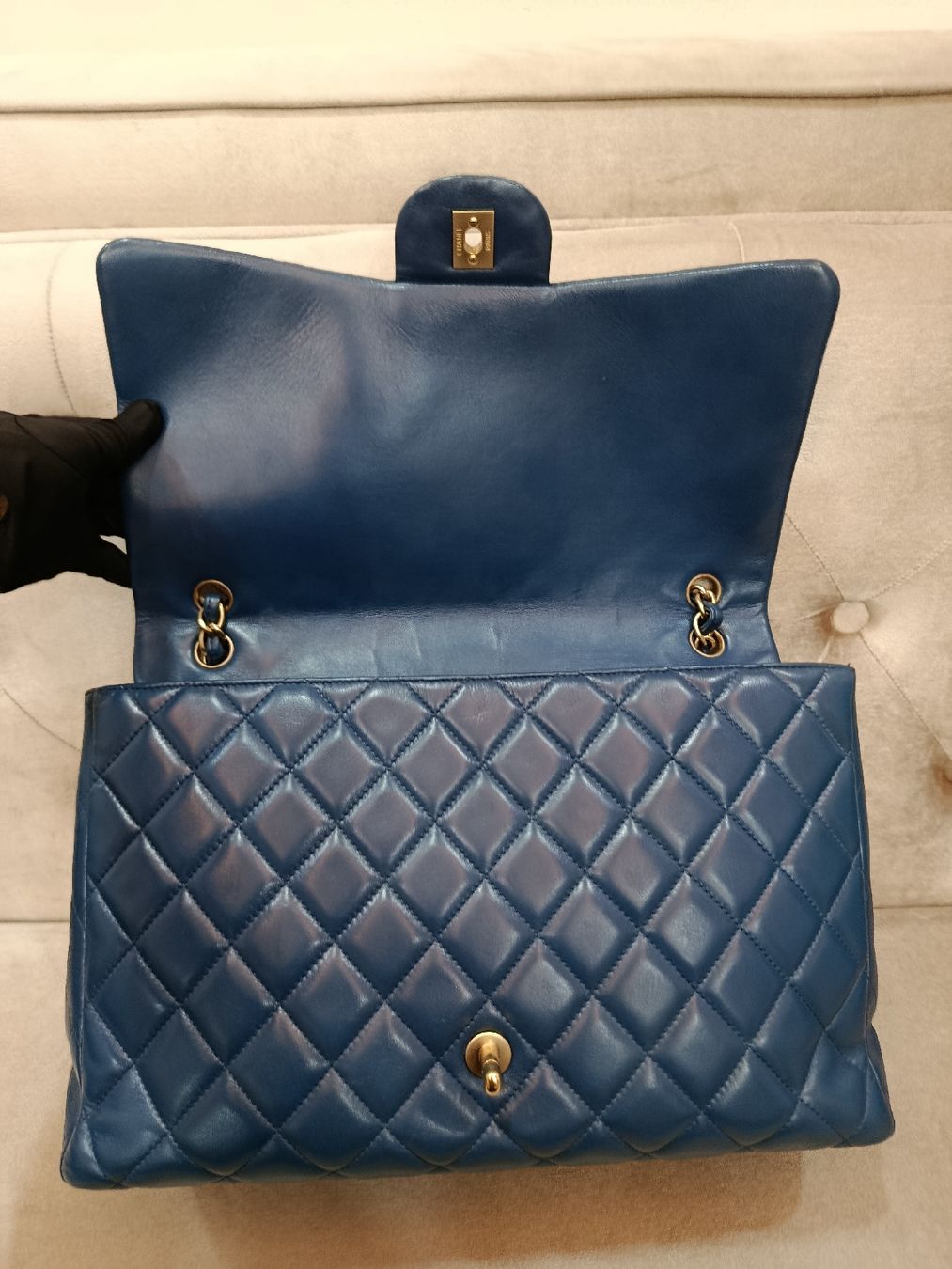 Chanel Borse da donna: Chanel Maxi Blue Navy Lamb Ghw 13  – Usato da Zürich venduto da RoastedCocoNut 3