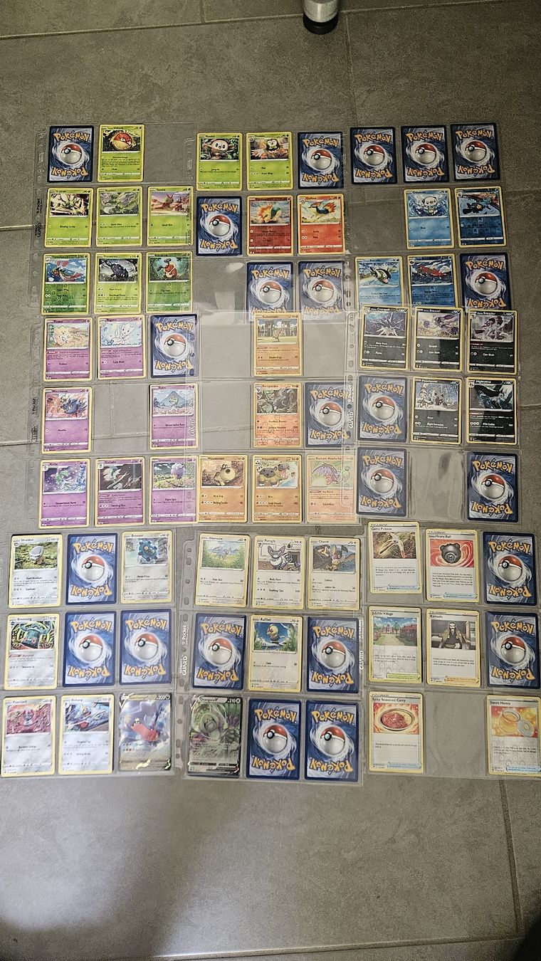 Pokémon Carte collezionabili: uncomplete astral radiance set, common, holo, v  – Nuovo (secondo la descrizione) da Castel San Pietro venduto da pie_k8j6