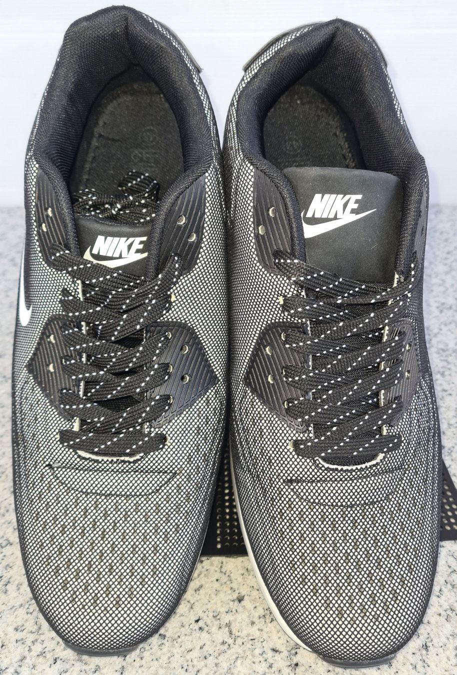 Nike Scarpe da uomo: NIKE Schuhe EUR-Gr. 43 – Usato da Münchenstein venduto da vitalfit 1