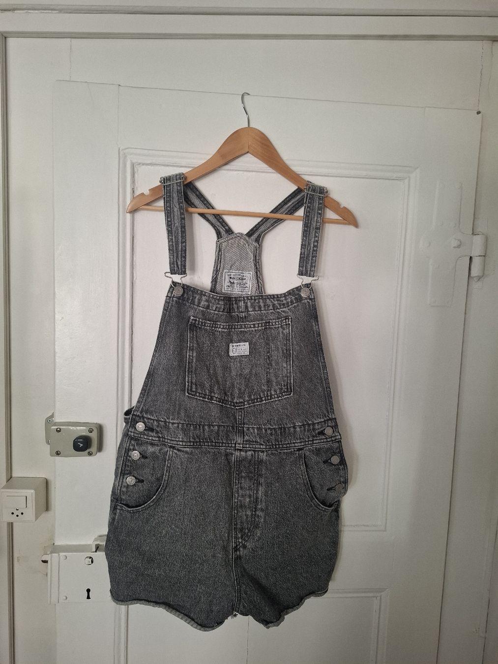 Levi's Jeans: Kurze Levis Latzhose  – Gebraucht aus Bern von Belverdere21