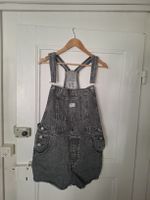 Kurze Levis Latzhose 