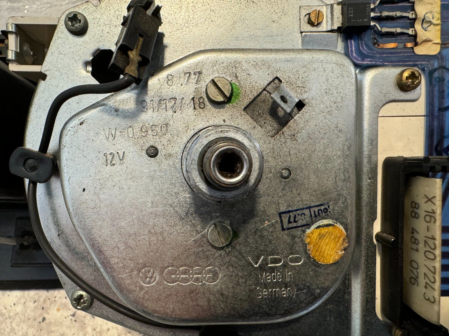 Volkswagen Alle Autoersatzteile: Kombiinstrument Urgolf Golf1 Typ17 original Tittentacho – Gebraucht aus Bannwil von 323i0_1 7