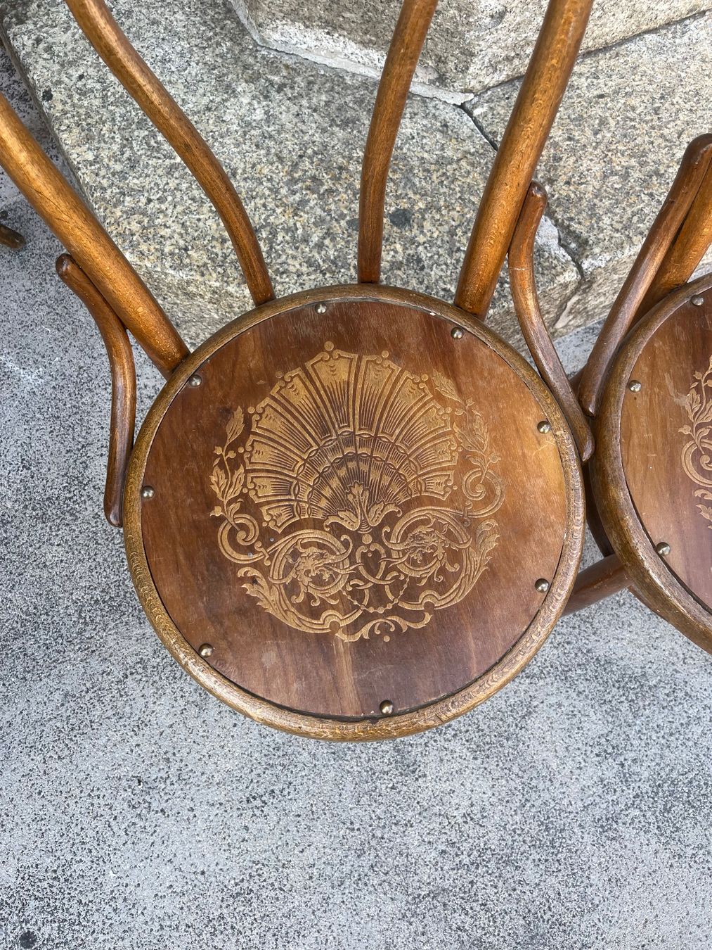 Thonet Chaises: Paire de chaises anciennes – D'occasion à Rue par Stephanie0107 4